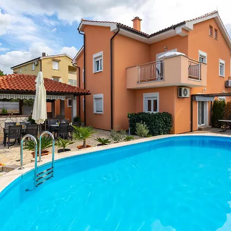 2 Bedroom Lovely In