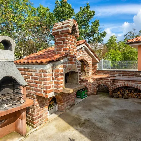 2 Bedroom Lovely In *